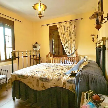 Villa Charming In With Pool