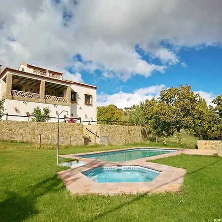 Charming In With Pool *